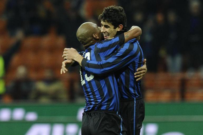 Davide Faraoni esulta con Maicon dopo il suo gol al Parma