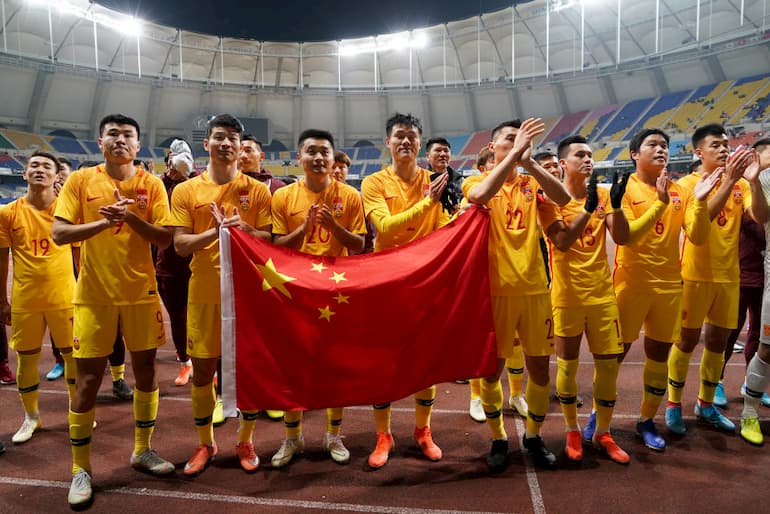 I giocatori della Cina festeggiano una vittoria contro Hong Kong