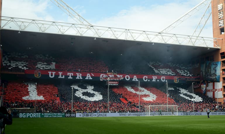 Coreografia rossoblù al Ferraris (Foto: Paolo Rattini/Getty Images - OneFootball)