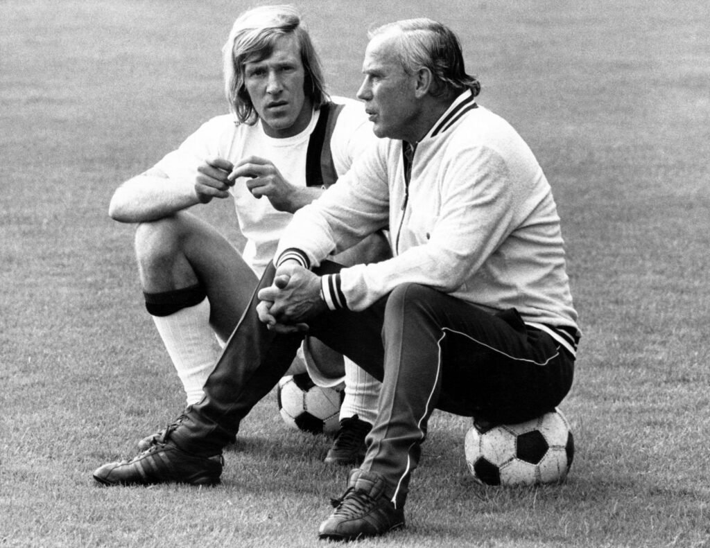 Gunter Netzer ed il suo mentore, Hennes Weisweiler (Foto: Imago - OneFootball)
