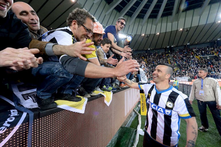 La Curva Nord ringrazia e saluta Di Natale (Foto: Dino Panato/Getty Images - OneFootball)