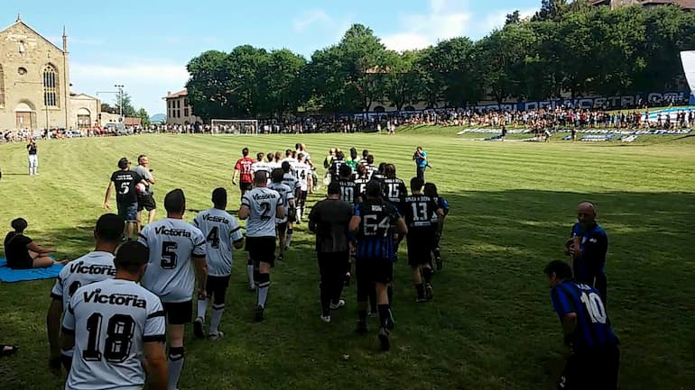 Le tifoserie di Eintracht ed Atalanta si sfidano alla Fara
