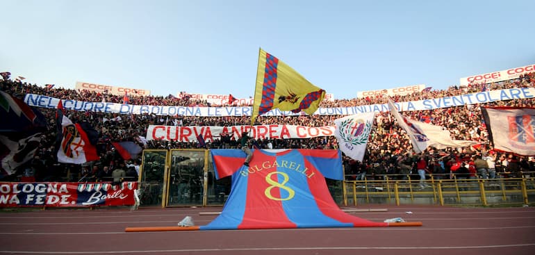 L'omaggio a Giacomo Bulgarelli (Foto: Imago Images - OneFootball)