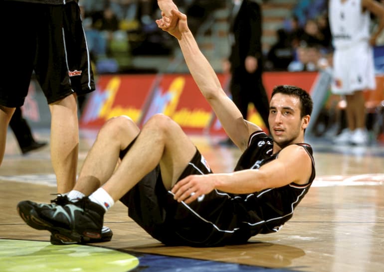 Manu Ginobili in maglia Virtus Bologna (Foto: Imago - OneFootball)