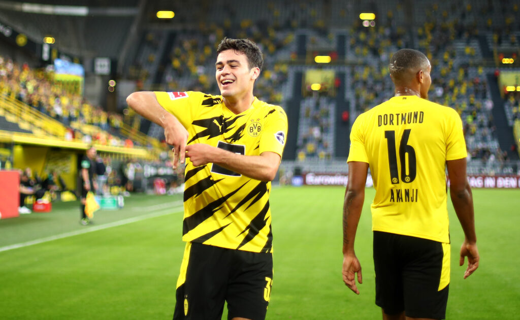 Reyna dopo il gol al Borussia Mönchengladbach (Foto: Dean Mouhtaropoulos/Getty Images - OneFootball)