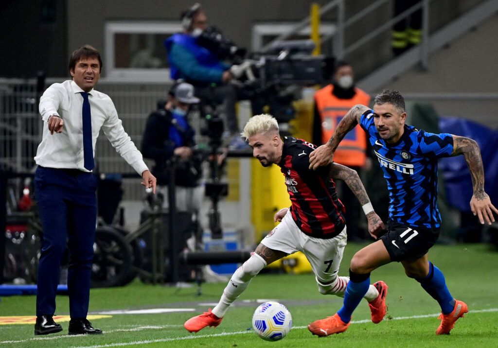 Kolarov in affanno su Castillejo (Foto: Miguel Medina/AFP via Getty Images - OneFootball)
