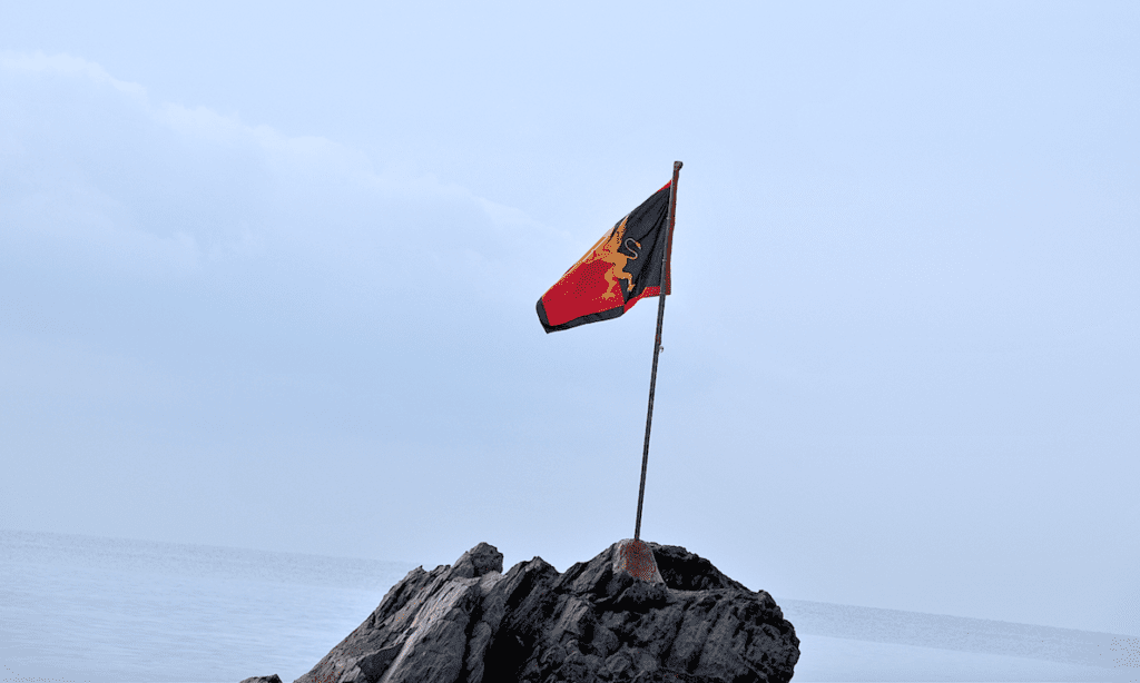 Genova - La bandiera del Genoa a Boccadasse