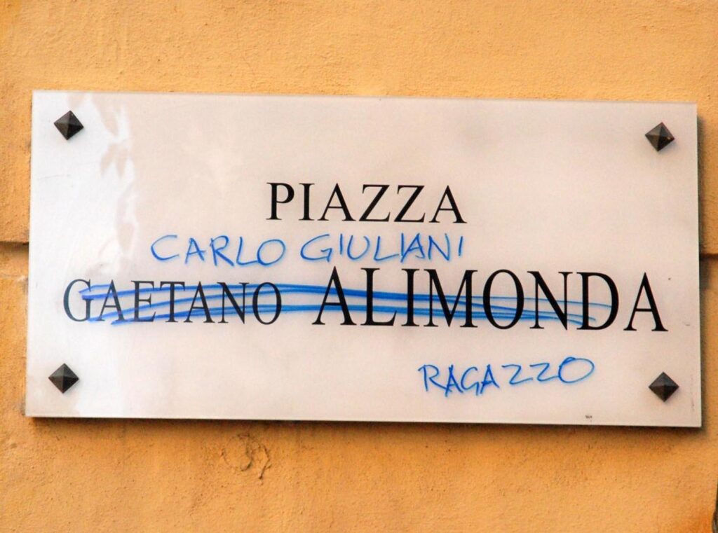 Genova - La targa di Piazza Alimonda intitolata a Carlo Giuliani