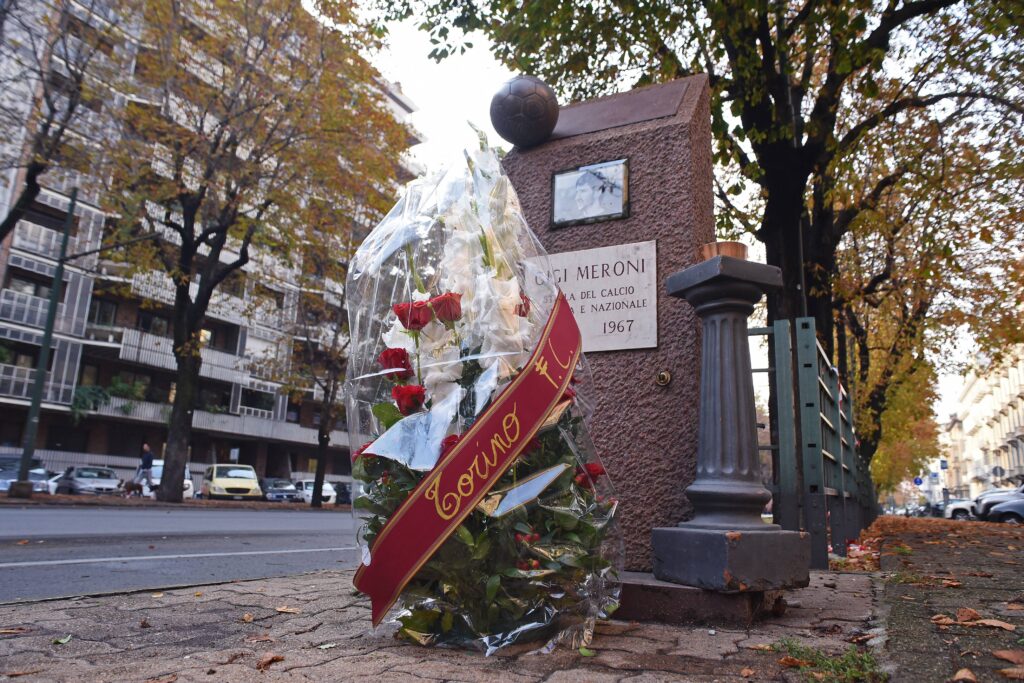 Il monumento alla memoria di Gigi Meroni