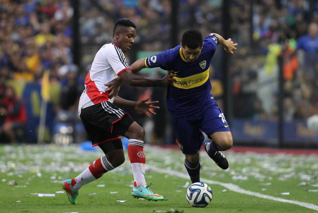 Juan Román Riquelme supera Carlos Carbonero
