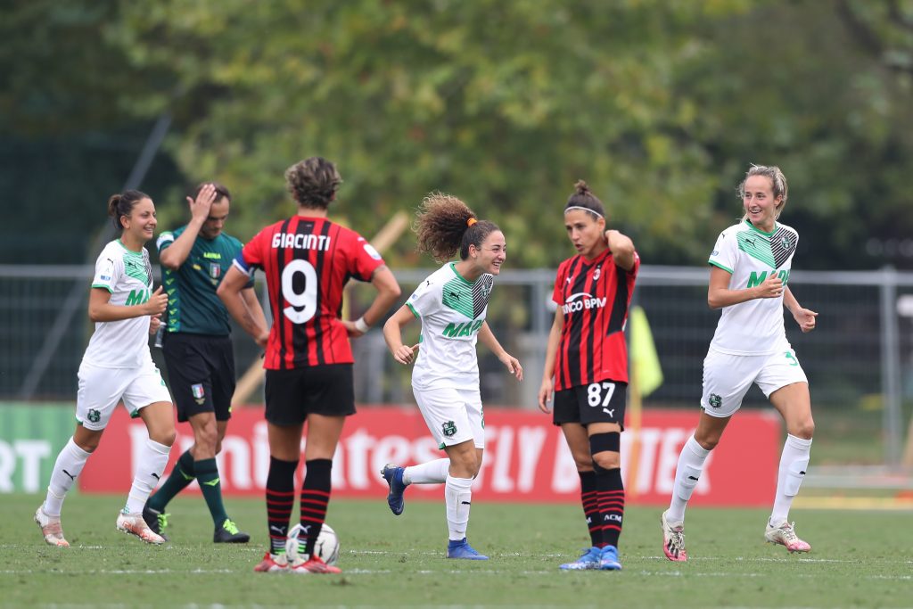 Giacinti e Boquete incrociano lo sguardo durante Milan-Sassuolo
