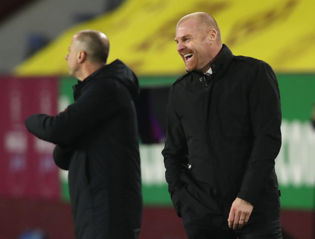 Dyche ride durante un match di Premier