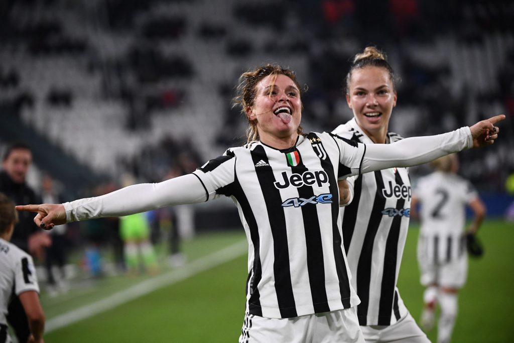 Girelli esulta con la maglia della Juventus Women 