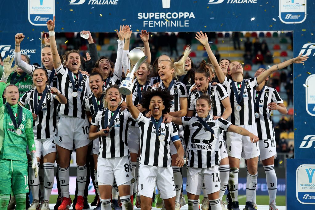 I festeggiamenti per la Supercoppa della Juventus Women 