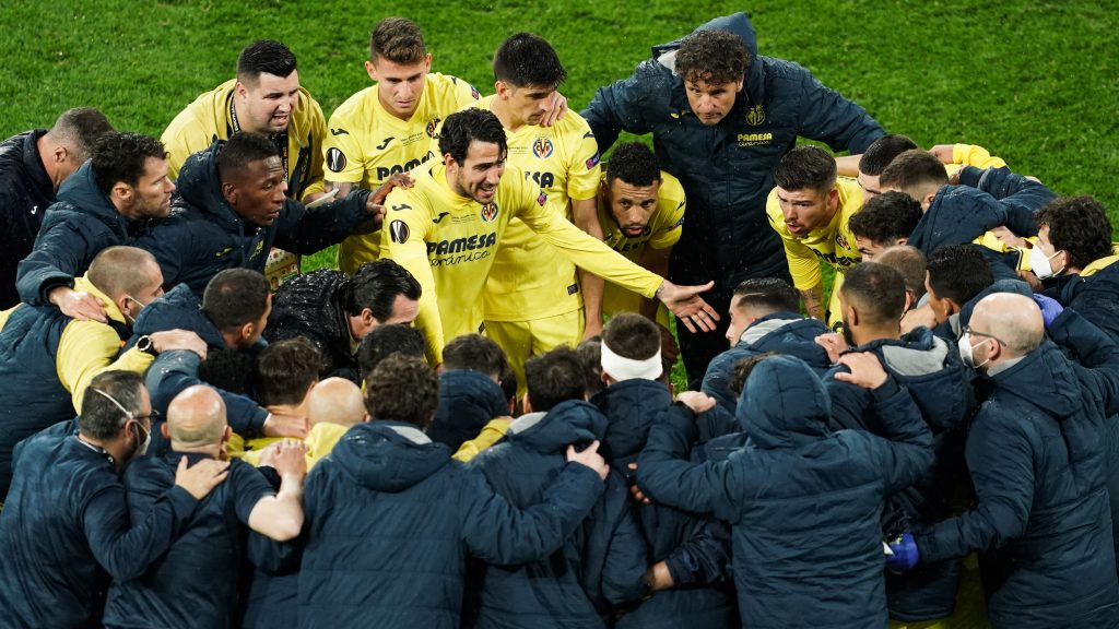 Parejo con i compagni durante la finale di Europa League