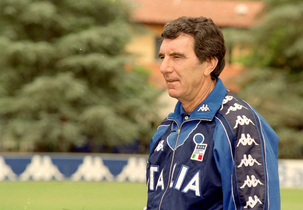 Primo piano di Dino Zoff che ha anche ereditato la panchina della nazionale da Bearzot