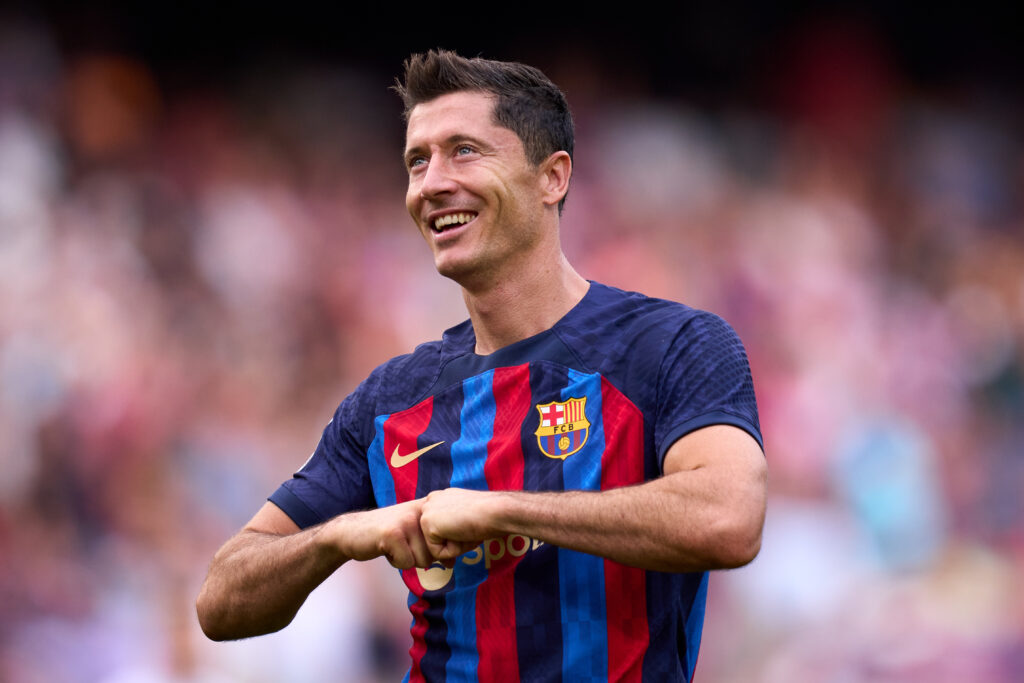 Lewandowski che esulta con la maglia del Barcellona