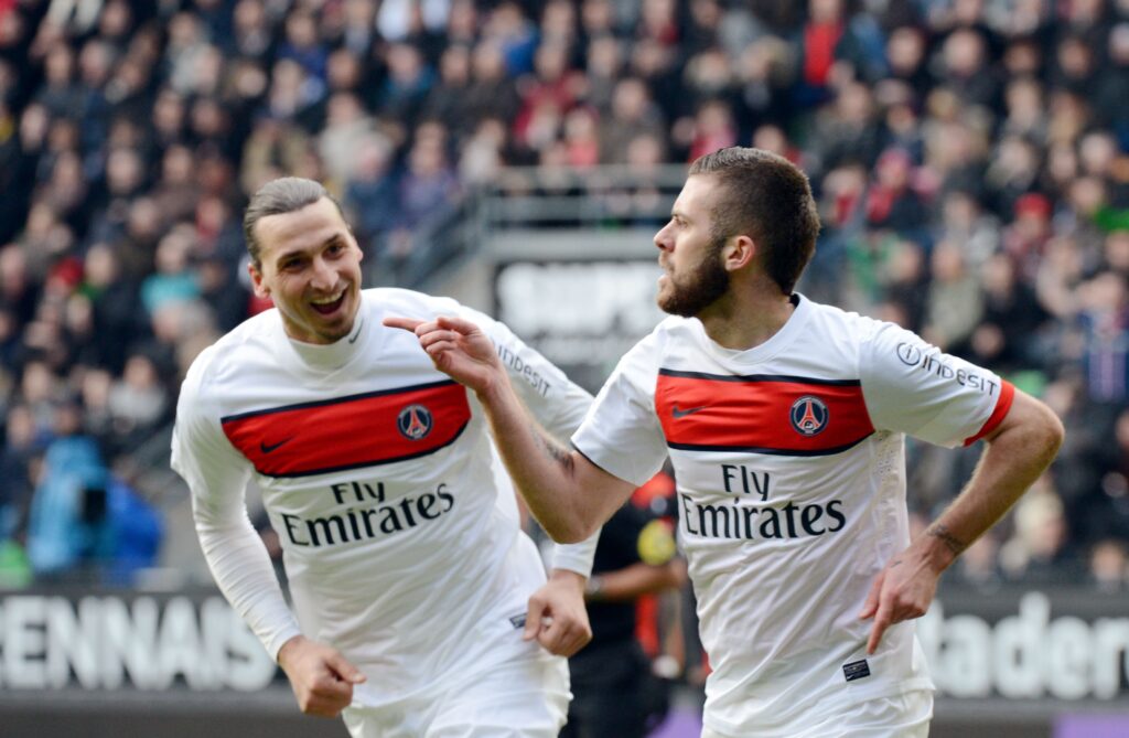 Menez esulta insieme ad Ibra con la maglia del PSG