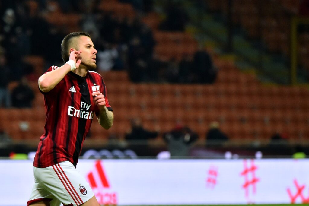 Menez esulta con la maglia del Milan