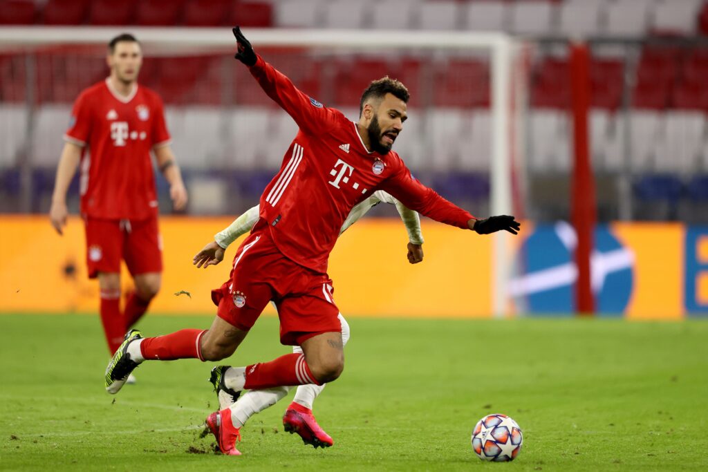 Choupo Mouting con la maglia del Bayern